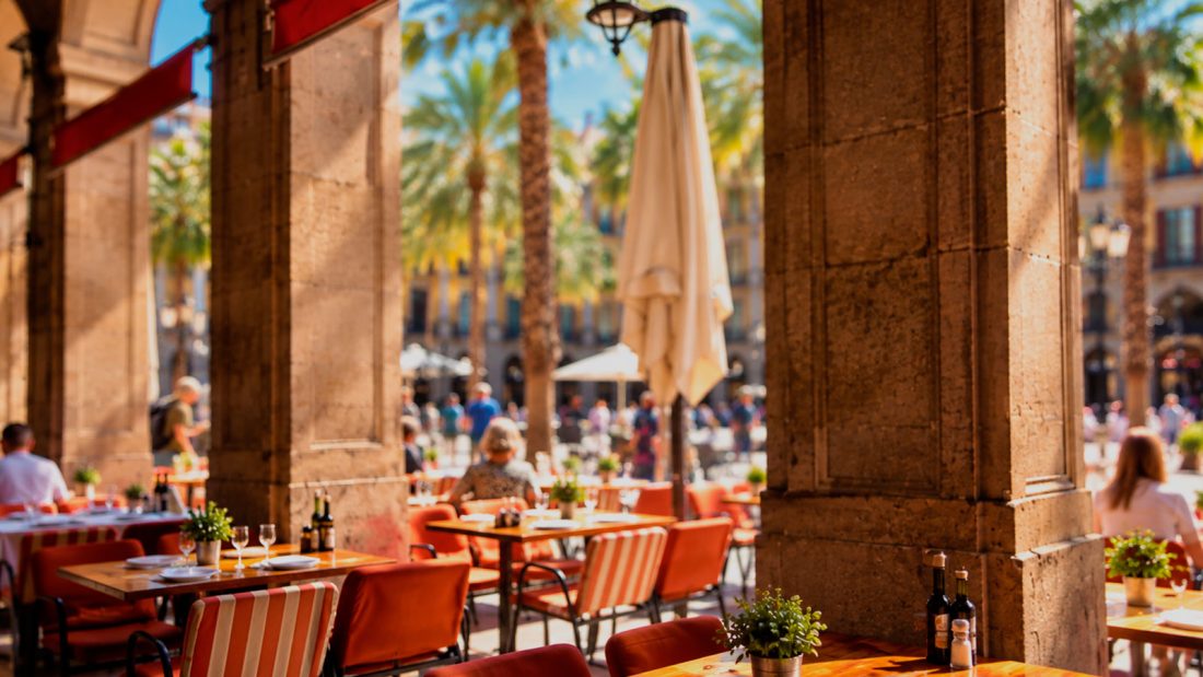 L'Ambos Mundos, restaurante familiar en la Plaça Reial especializado en paellas y arroces.